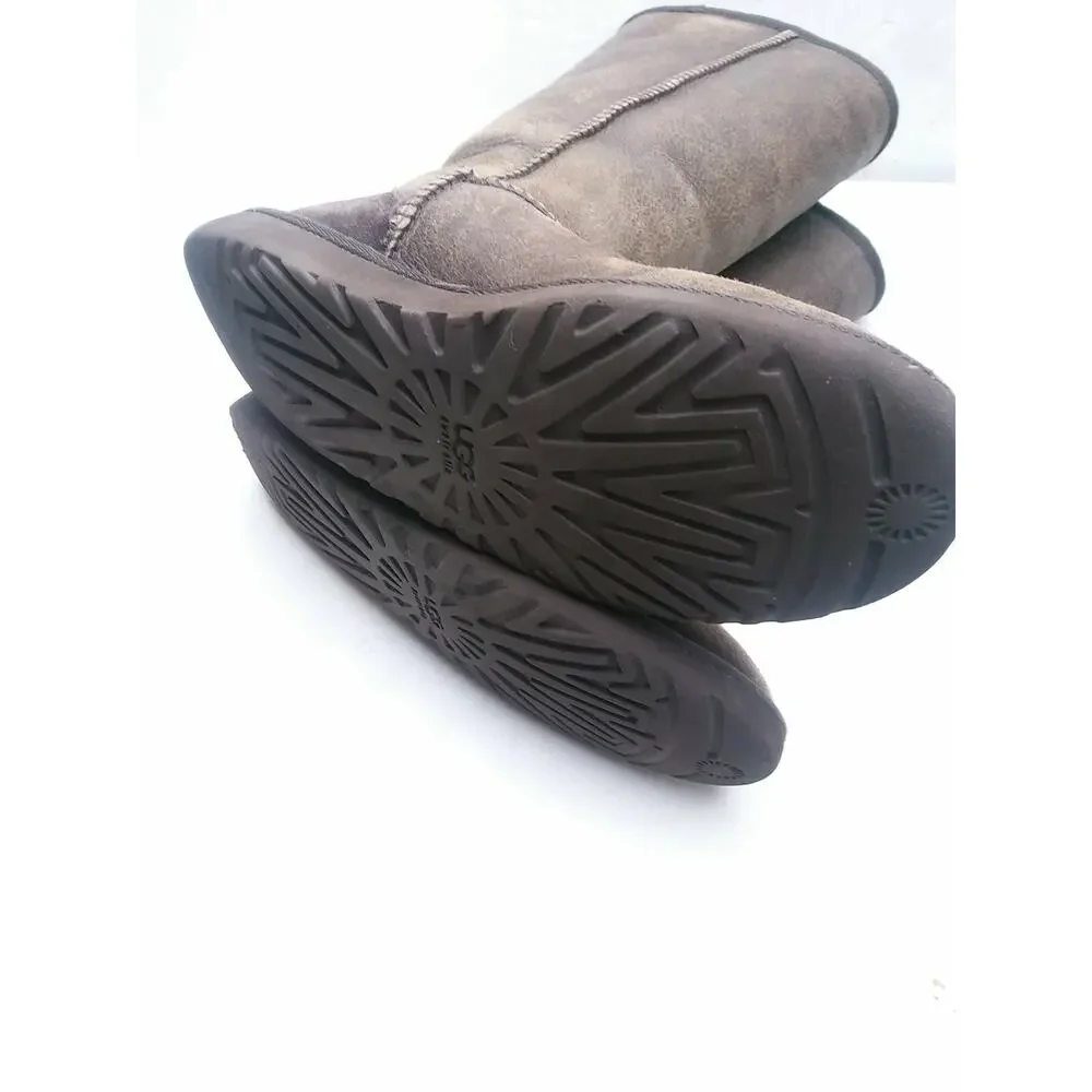 UGG Australia 5804 Classic Tall Bomber Brown Boots Womens Size 7 (shows wear)